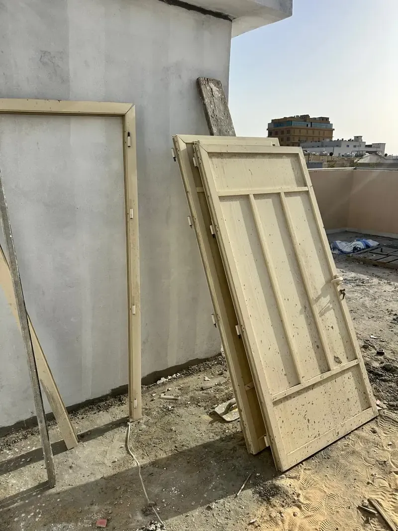 شراء سكراب الظهران - أطر أبواب معدنية من مشاريع الترميم